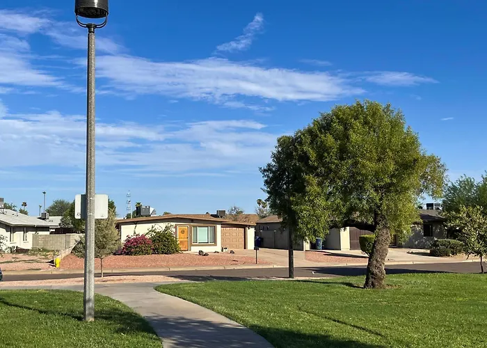 2 Mi To Asu! Updated Family W/ Patio + Yard Tempe